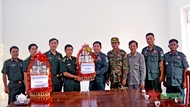 Cambodian border protection force extends Tet greetings to Vietnamese unit